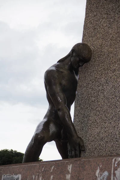 Monument Van Drie Menselijke Rassen Naam Van Dit Standbeeld Ontmaskerd — Stockfoto