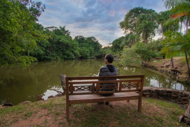 Brezilya halkı 2022 Kasım 'ında çiftlik otelinde eğleniyor, Trindade, Brezilya.