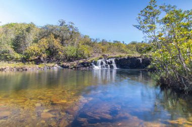 Brezilya halkı 2023 Temmuz 'unda şelalede eğleniyor..