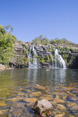Brezilya halkı 2023 Temmuz 'unda şelalede eğleniyor..