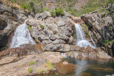 CAVALCANTE, BRAZIL - 07 Temmuz 2023 Brezilya Şelalesi 'nde eğlenen Brezilya halkı.