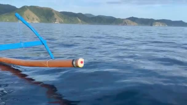 Pesca Bilanciere Nave Taglia Attraverso Acqua Durante Navigazione Barca Pesca — Video Stock