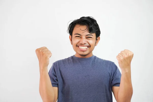 Nuori Komea Aasialainen Mies Päällään Rento Seisoo Eristetty Valkoinen Tausta — kuvapankkivalokuva