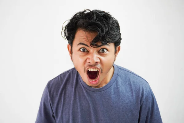 Guapo Asiático Joven Hombre Enojado Hombre Gritando Gritando Voz Alta —  Fotos de Stock