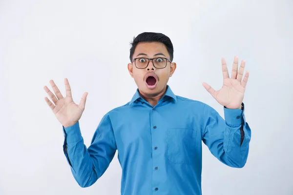 Terkejut Atau Shock Pria Asia Tampan Dengan Kacamata Mengenakan Kemeja — Stok Foto