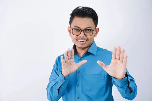Pengusaha Muda Asia Yang Tampan Dengan Kacamata Mengenakan Kemeja Biru — Stok Foto