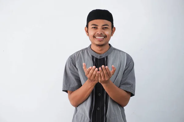 Religiös Ung Asiatisk Muslim Man Med Öppna Ögon Hålla Handflatorna — Stockfoto