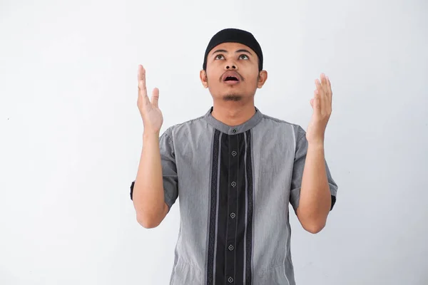Religioso Joven Musulmán Asiático Con Los Ojos Abiertos Orando Sosteniendo — Foto de Stock