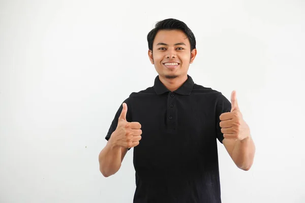 Glad Eller Leende Ung Asiatisk Man Ger Två Tummar Upp — Stockfoto