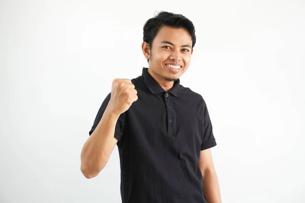 Pria Asia Muda Yang Tersenyum Atau Bahagia Mengepalkan Tinjunya Bersorak — Stok Foto