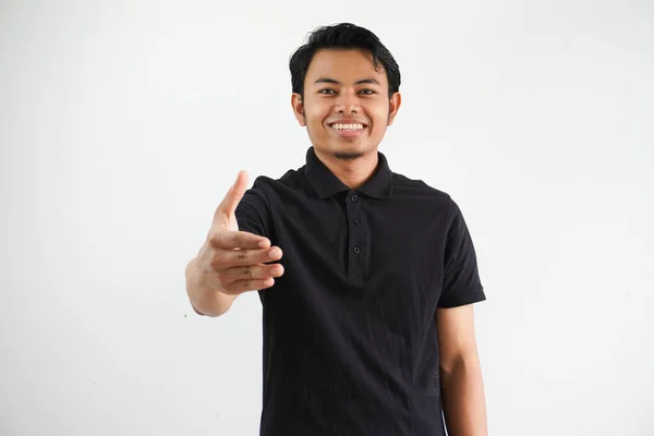 Uśmiechnięty Młody Azjata Człowiek Noszenie Czarny Polo Koszula Robi Ręka — Zdjęcie stockowe