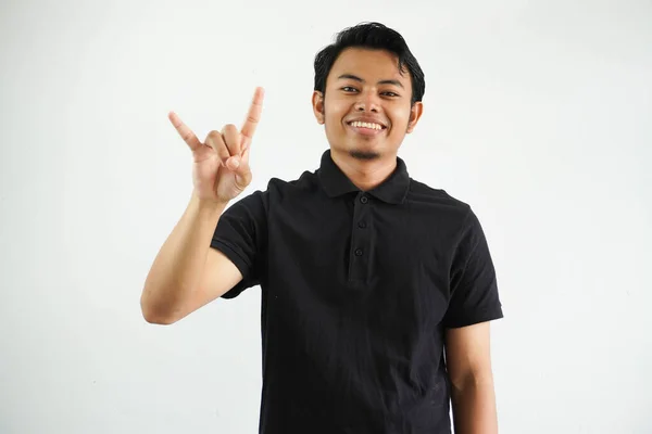 Sorrindo Jovem Bonito Asiático Homem Vestindo Preto Polo Shirt Gritando — Fotografia de Stock