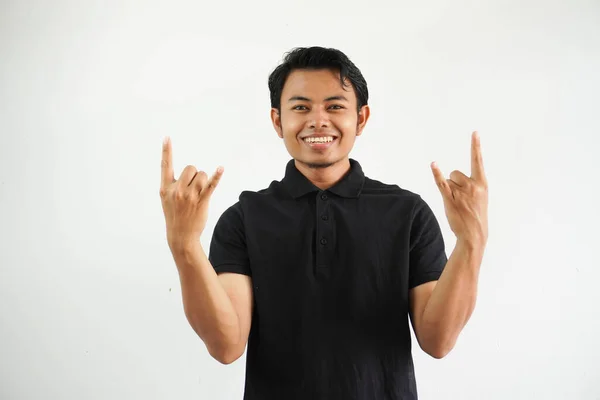 Sorrindo Jovem Bonito Asiático Homem Vestindo Preto Polo Shirt Gritando — Fotografia de Stock