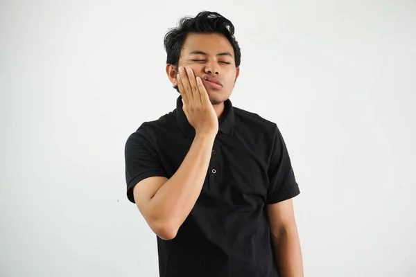 Guapo Joven Asiático Hombre Con Camiseta Polo Negro Tocando Boca — Foto de Stock