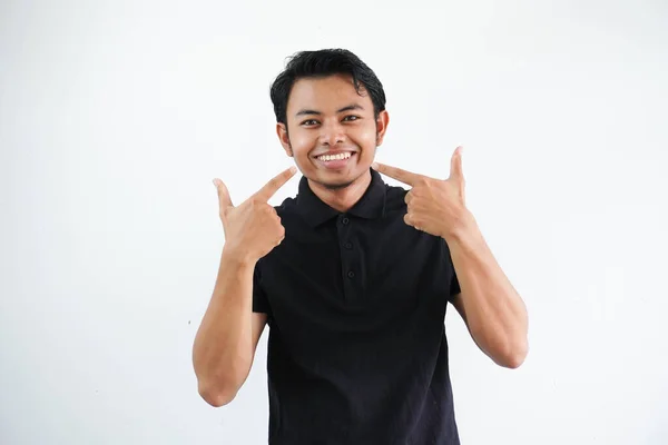 Sonriente Joven Asiático Hombre Señalando Boca Con Feliz Expresión Vistiendo — Foto de Stock
