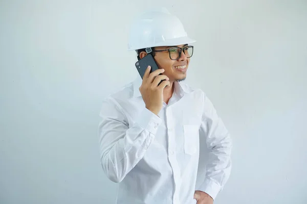Sorrindo Feliz Jovem Asiático Arquiteto Homem Vestindo Capacete Branco Chapéu — Fotografia de Stock