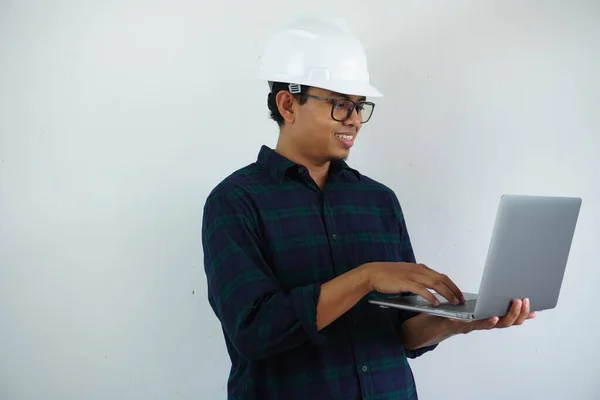 Jovem Asiático Arquiteto Homem Vestindo Construtor Capacete Segurança Sobre Isolado — Fotografia de Stock