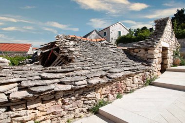 Hırvatistan 'da bir evin çatısı çöktü