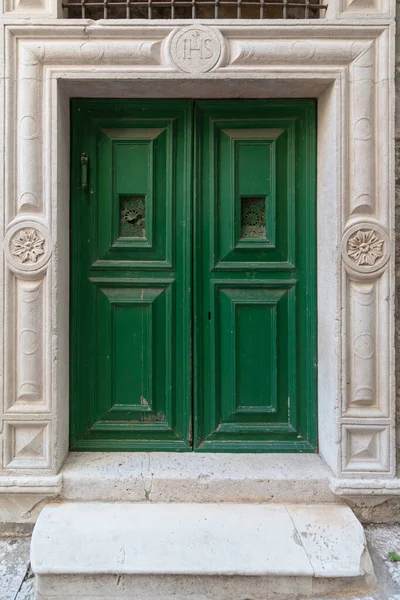 Old Green Door Decorations Door Frame — Stock Photo, Image
