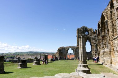 Kuzey Yorkshire İngiltere 'deki manastır harabelerinde kemerler..