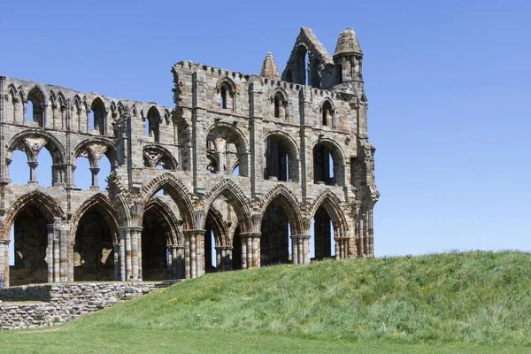 Kuzey Yorkshire İngiltere 'deki manastır harabelerinde kemerler..
