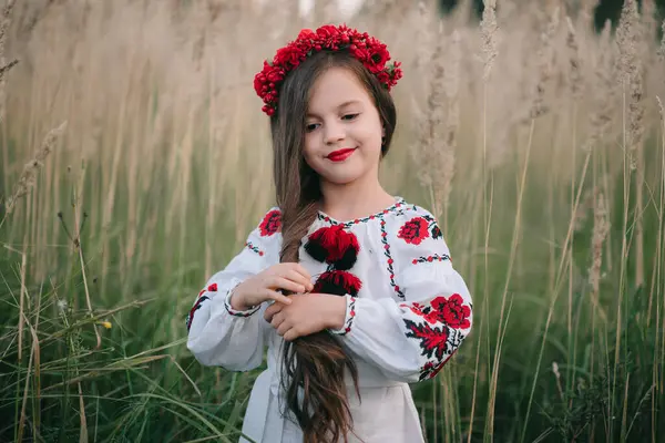 Young Girl Very Long Hair Ukrainian National Dress Embroidery Hoop — Stock Photo, Image