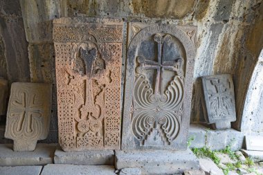 Haghpat Hristiyan manastırında Ermeni haç taşları (khatchkar, khatchkars)