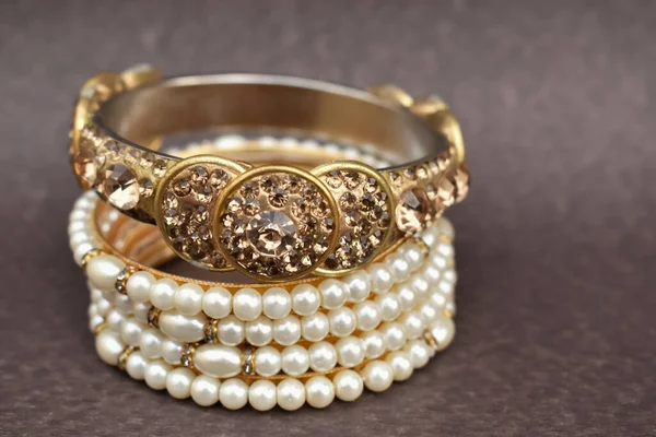 Closeup Selective Focus Picture Gold Bangles Pearls Worn Indian Women — Stock Photo, Image