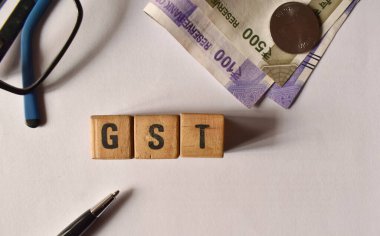 GST harflerinin Hint parasıyla yakın plan seçici odak fotoğrafı..