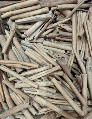 Tarçın adında Hint baharatlarının yakın plan fotoğrafı..