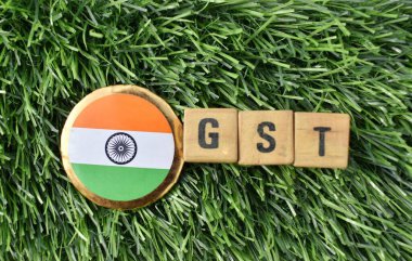 Hint bayrağı rozetli GST harflerinin yakın çekim odak fotoğrafı..