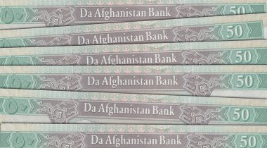 Afganistan 'dan gelen kağıt para. Afgan Afgan. Afganistan 'dan gelen banknotları kapat. Afgan parası 