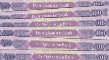 Afganistan 'dan gelen kağıt para. Afgan Afgan. Afganistan 'dan gelen banknotları kapat. Afgan parası 