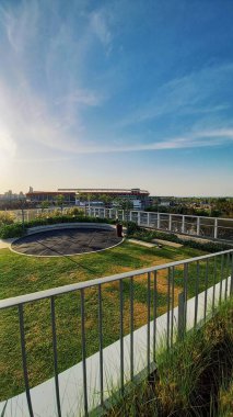 Bahçe manzaralı teras, stadyum manzaralı.