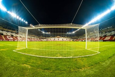 Kalenin arkasındaki stadyum.