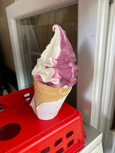 街上的冰淇淋 — 图库照片