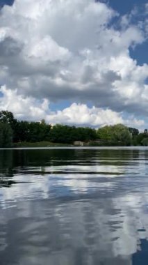 Nehirden manzara, güzel yaz manzarası.