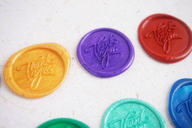 Renkli teşekkürler balmumu madeni para klasik düğün davetiyesi dekorasyonu için