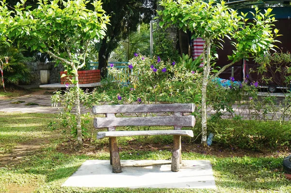 Wooden Bench Garden Penang Selective Focus — Stock Photo, Image