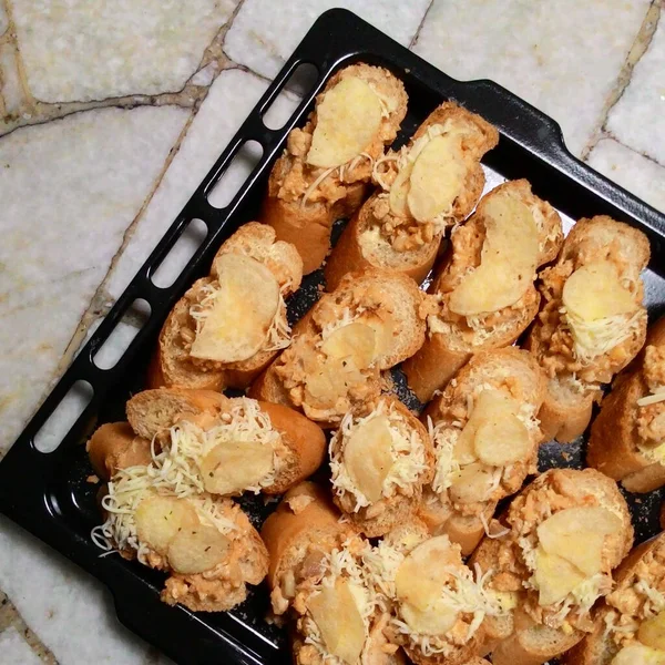 Peynirli Baharatlı Kızarmış Patates — Stok fotoğraf