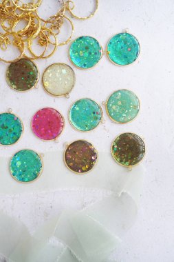 Arkaplan için renkli dekoratif kozmetik seti