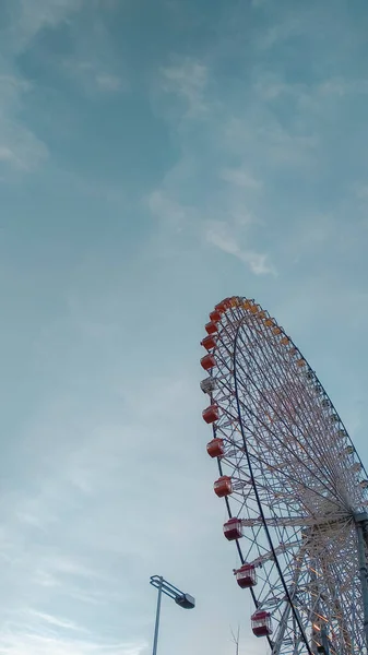 Riesenrad Auf Dem Hintergrund Des Himmels — Stockfoto
