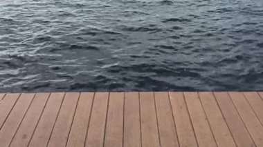 İskeledeki su damlalarının soyut arkaplanı