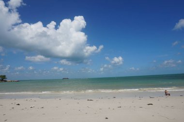 Deniz manzarası çok güzel. Deniz manzaralı güzel sahil