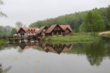Otel göl kenarında, Dolina Charlotty.