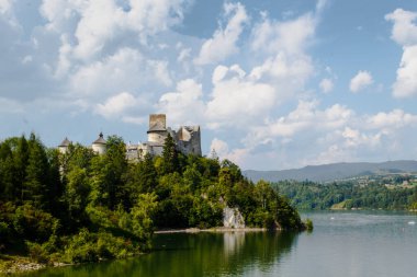 Niedzica 'daki şatonun manzarası, Polan