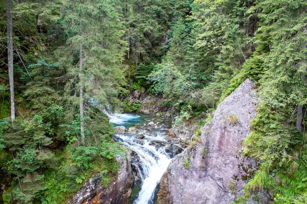 塔特拉山的一个小瀑布 — 图库照片