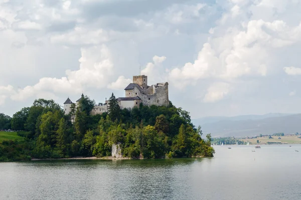 Niedzica 'daki şatonun manzarası, Polan