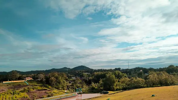 Krásná Krajina Nádrži Časně Ráno Jasnou Modrou Oblohou — Stock fotografie