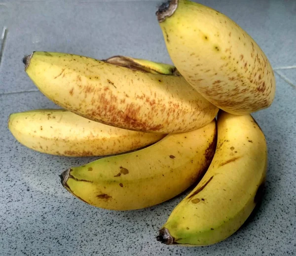 成熟的香蕉准备好了 对健康和饮食有益 — 图库照片